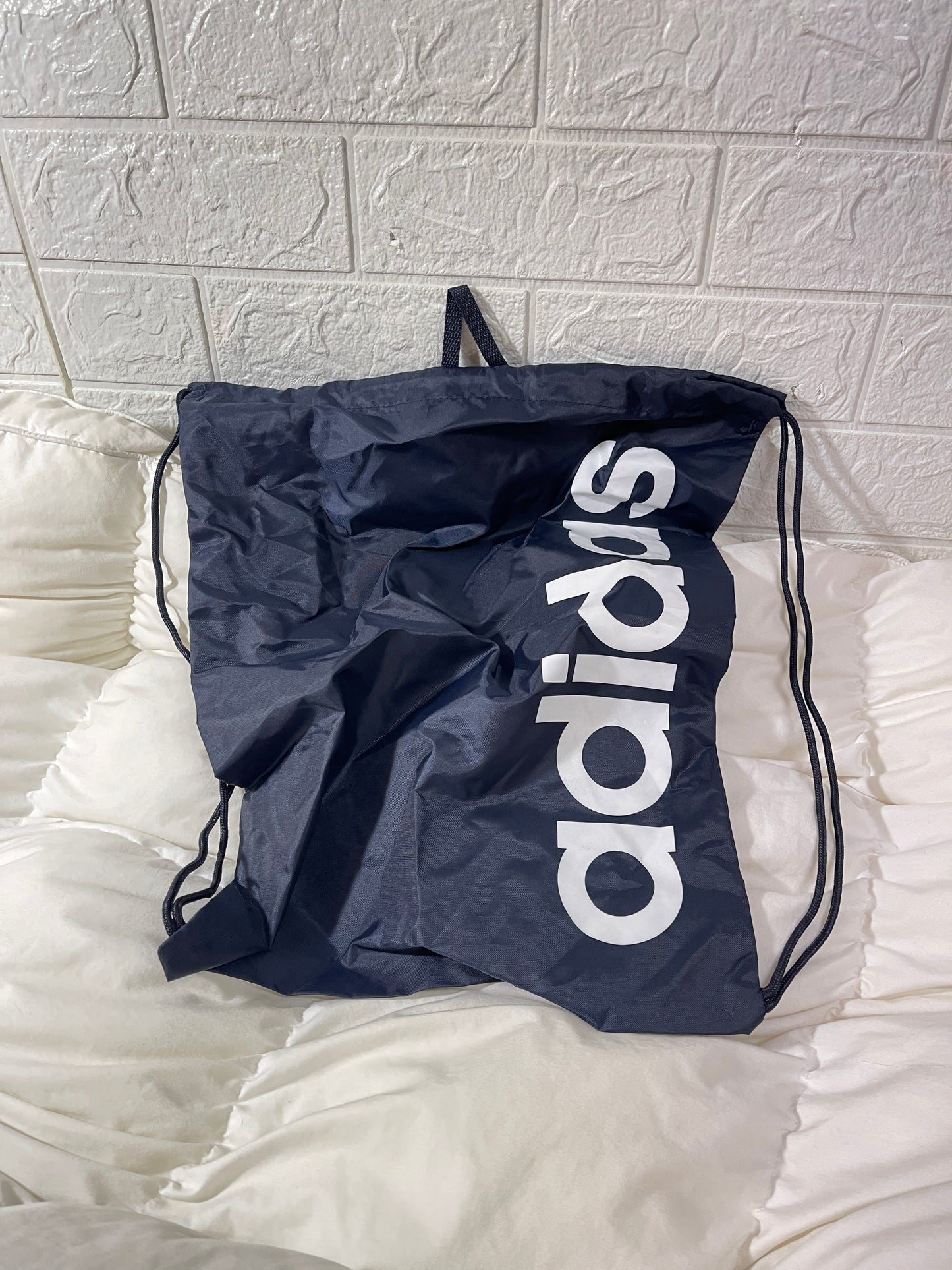 L81100012 กระเป๋าผ้า หูรูด ยี่ห้อ ADIDAS สีดำ