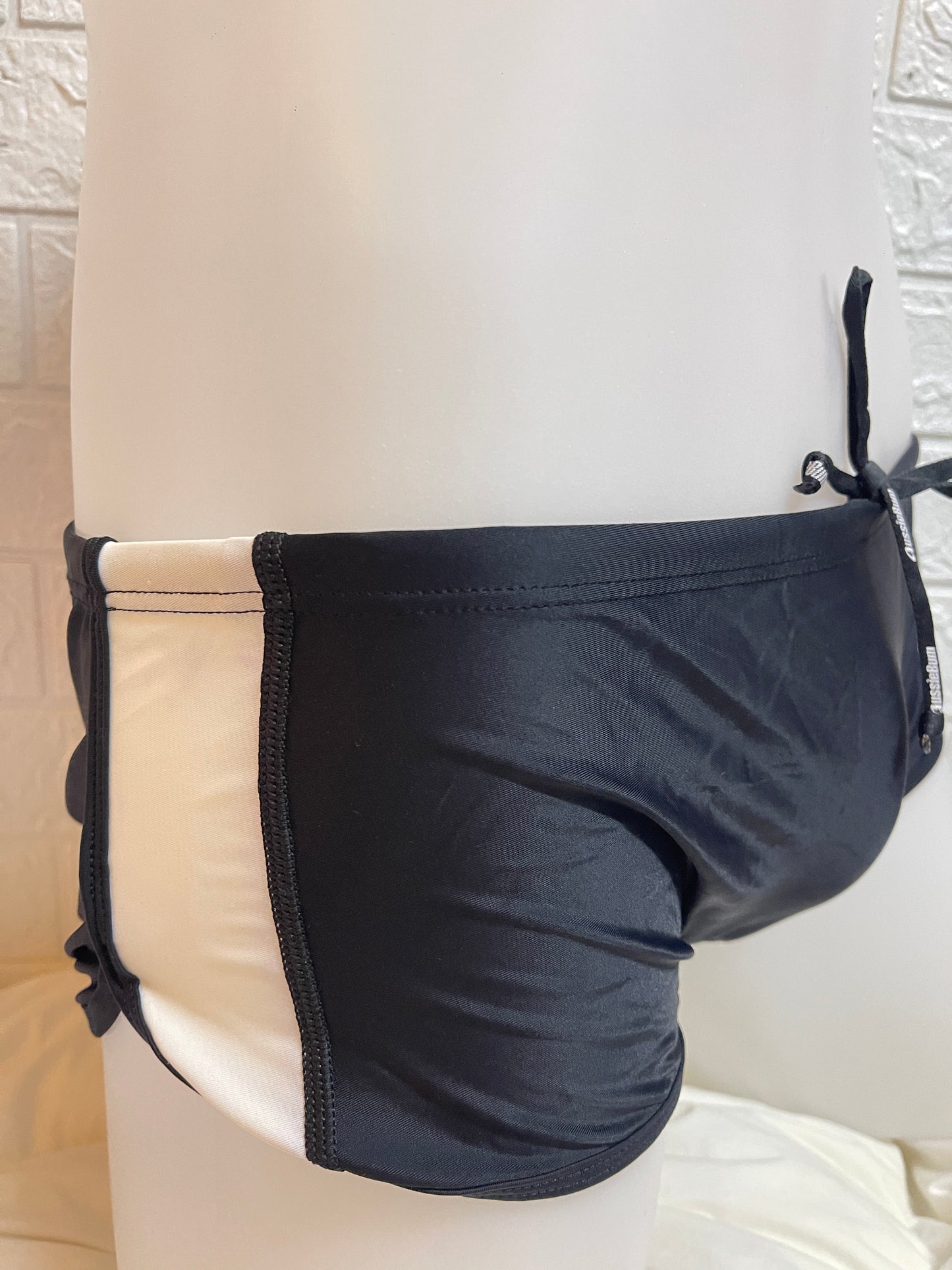 L81100019 กางเกงว่ายน้ำ ยี่ห้อ AUSSIEBUM สีดำแถบข้างสีขาว