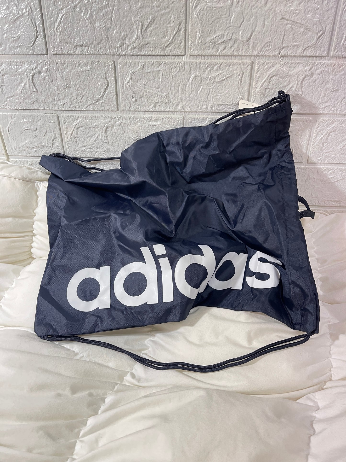 L81100012 กระเป๋าผ้า หูรูด ยี่ห้อ ADIDAS สีดำ